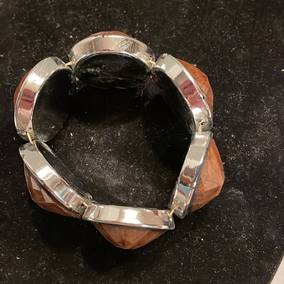 8” silver tone stretch bracelet with 6 oval bezel set jasper colored festoons - Picture 6 of 11